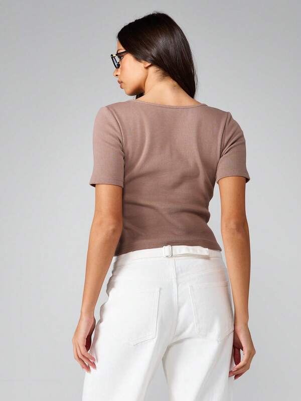 Missguided MISSGUIDED Ribbed V-Neck Crop Top With Cross Detail