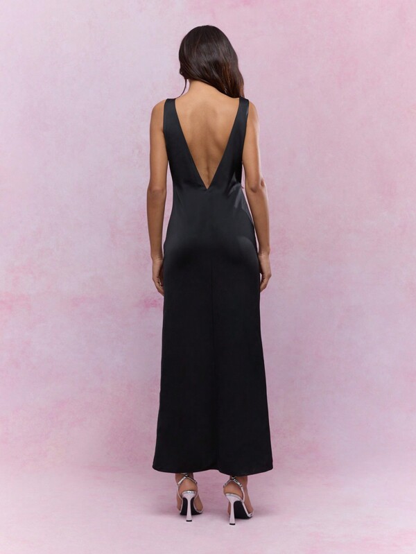 Missguided MISSGUIDED Satin Plunge Neck Sleeveless Maxi Dress