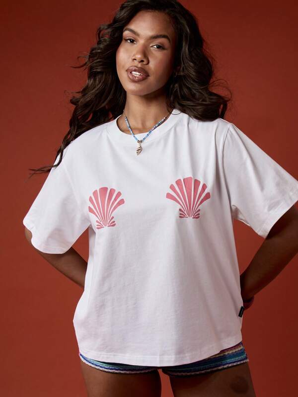 missguided MISSGUIDED Shell Print Oversized T-Shirt Coastal Fashion