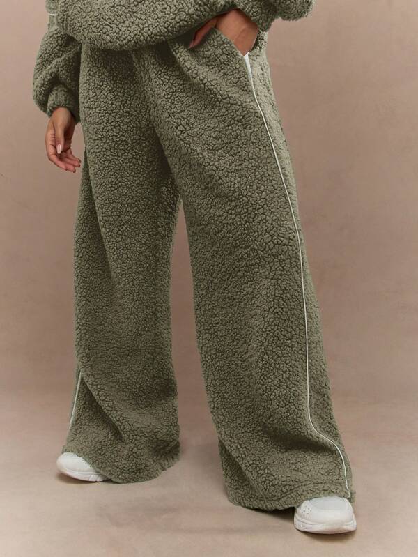 missguided MISSGUIDED Sherpa Fleece Wide Leg Sweatpants With Piping Detail