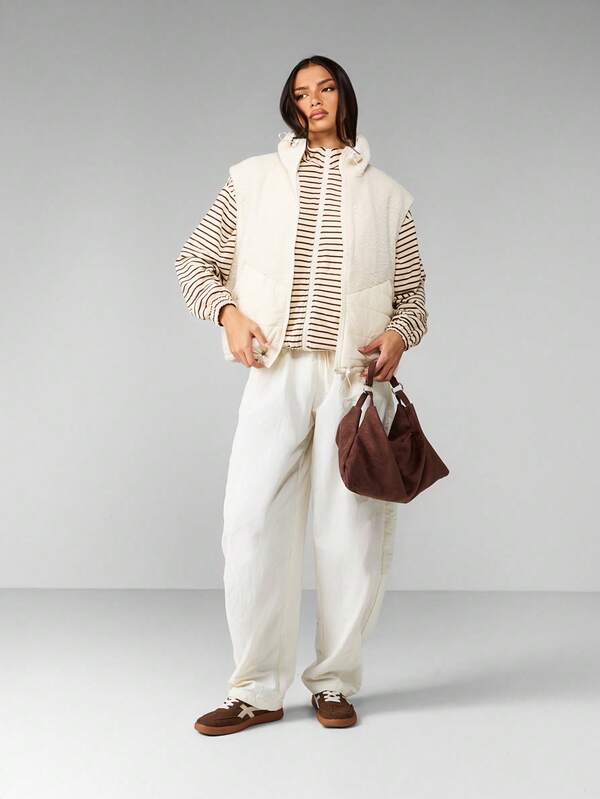 Missguided MISSGUIDED Sherpa Quilted Sleeveless Vest With Drawstring Closure