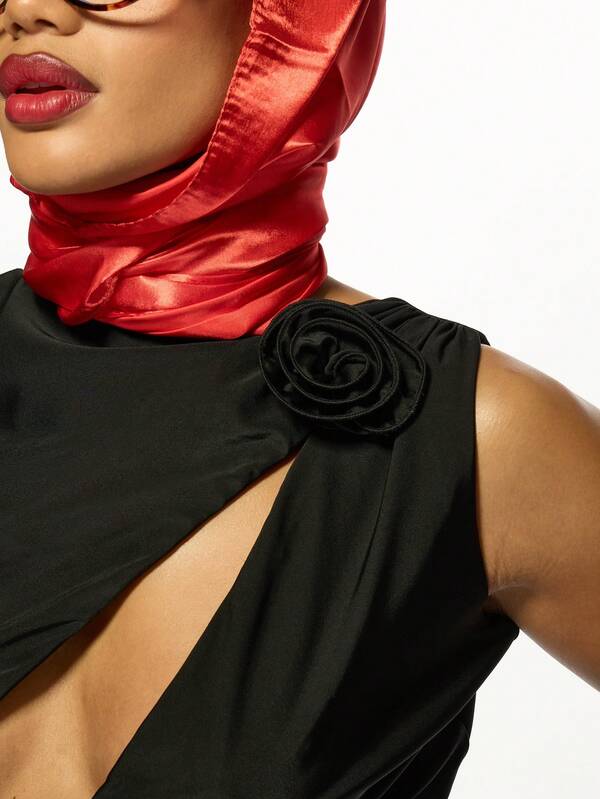Missguided MISSGUIDED Slinky Rose Applique Cut-Out Crop Top