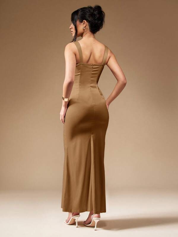 Missguided MISSGUIDED Square Neck Sleeveless Fitted Mermaid Satin Maxi Dress