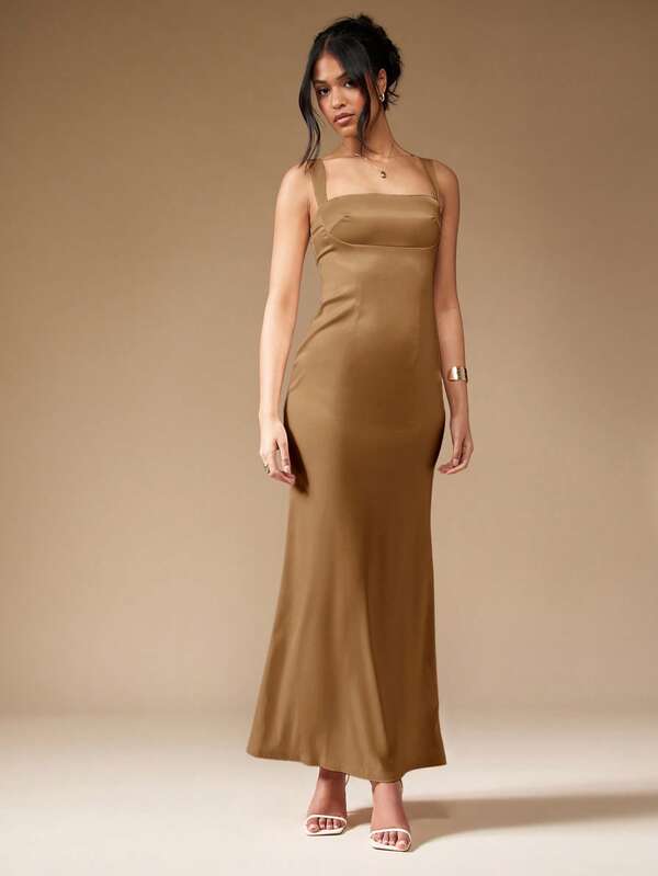 Missguided MISSGUIDED Square Neck Sleeveless Fitted Mermaid Satin Maxi Dress
