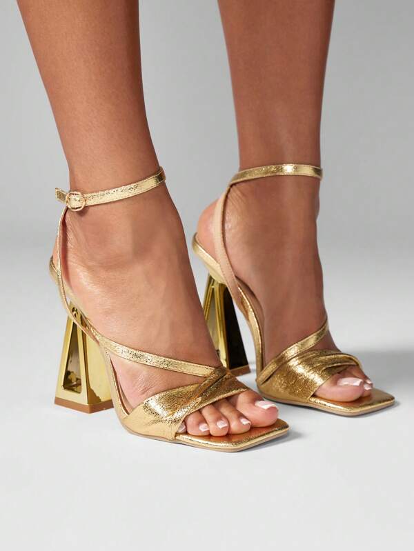 missguided MISSGUIDED Square Toe Sandals With Triangle Block Heel