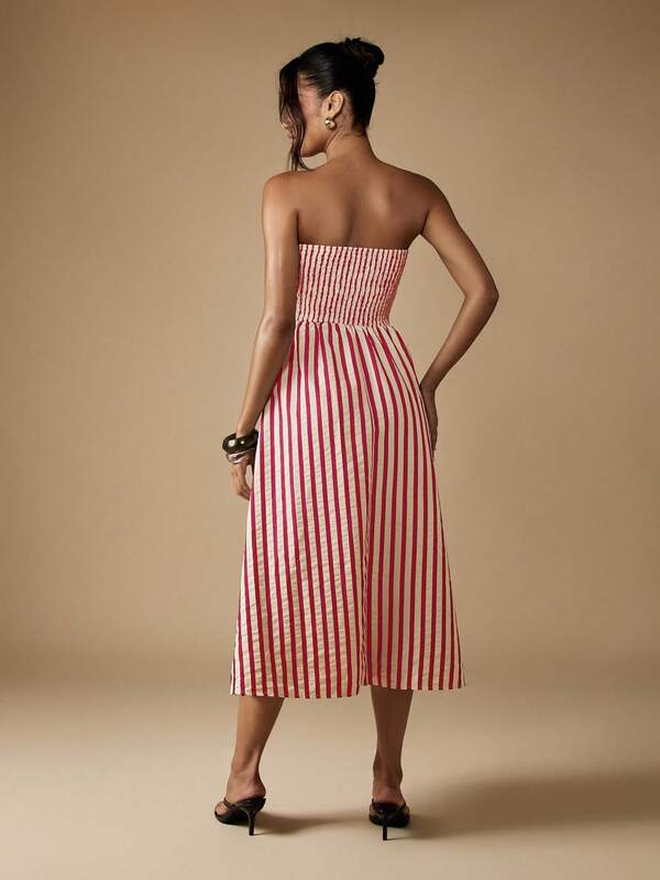 Missguided MISSGUIDED Strapless Smocked Midi Dress With Vertical Stripes And Pleated Skirt