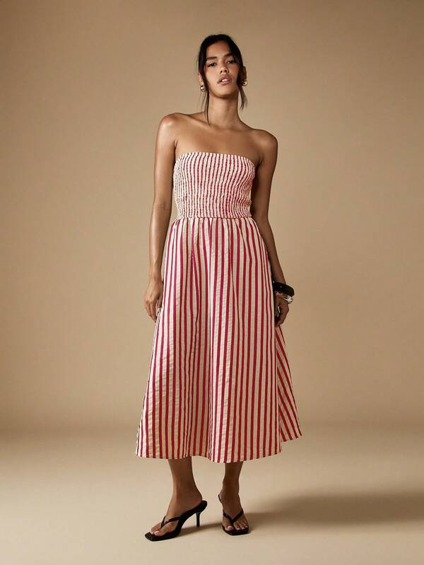 missguided MISSGUIDED Strapless Smocked Midi Dress With Vertical Stripes And Pleated Skirt