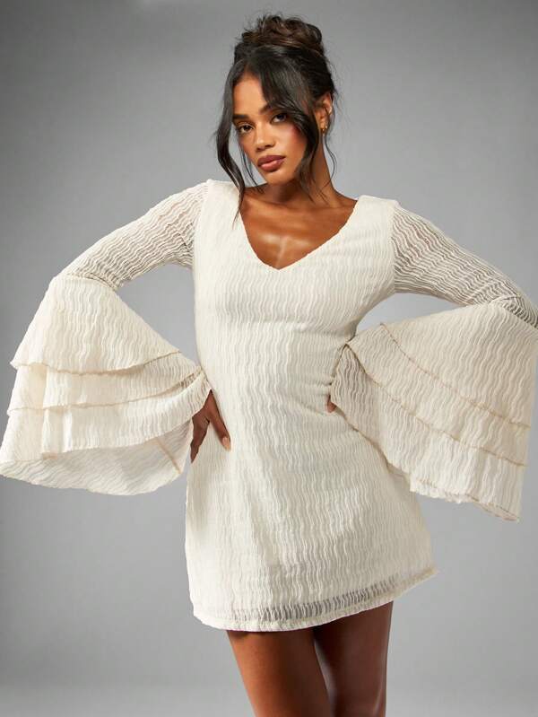 missguided MISSGUIDED Stretch Lace Mini Dress With Bell Sleeve And V-Neck