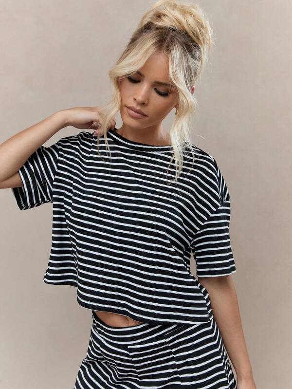 Missguided MISSGUIDED Striped Print Drop Shoulder T-Shirt And Shorts Co-Ord Set
