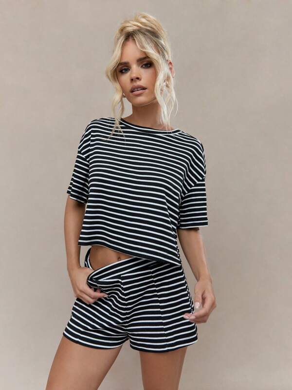missguided MISSGUIDED Striped Print Drop Shoulder T-Shirt And Shorts Co-Ord Set