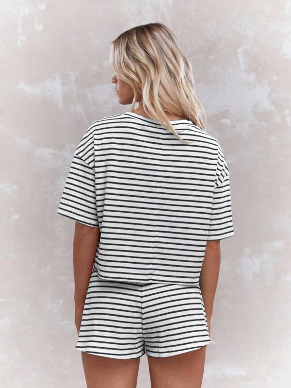 Missguided MISSGUIDED Striped T-Shirt And Shorts Co-Ord With Crew Neck