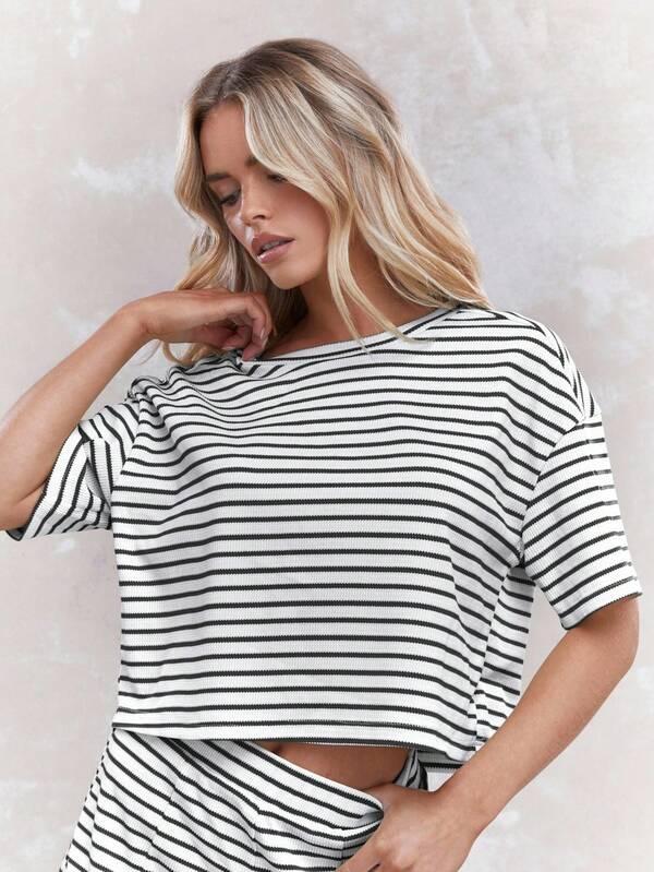 Missguided MISSGUIDED Striped T-Shirt And Shorts Co-Ord With Crew Neck