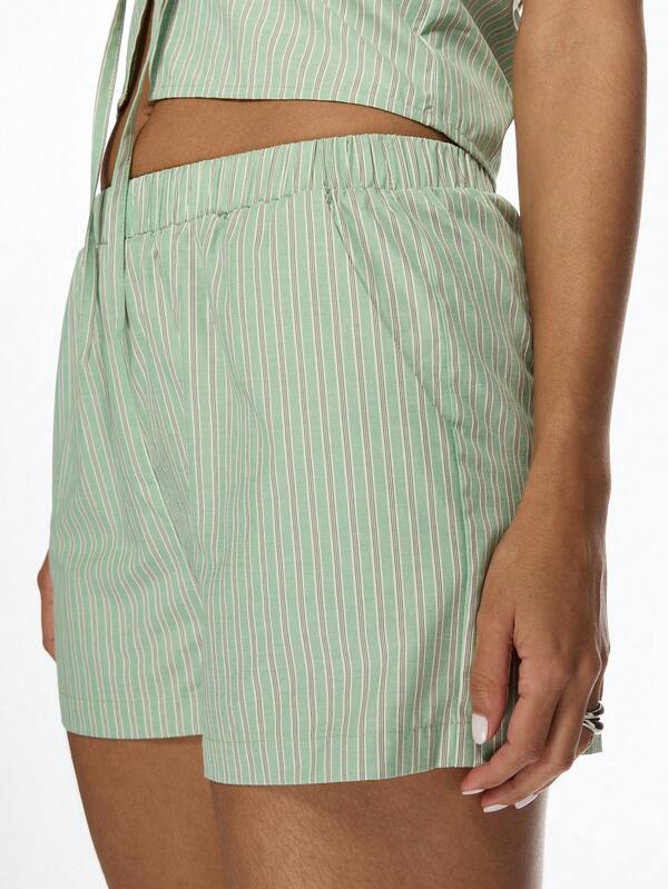 Missguided MISSGUIDED Striped Two Piece Outfit With Tie Front Crop Top High Rise Shorts