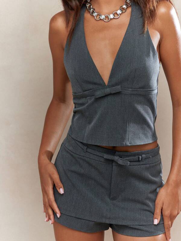 Missguided MISSGUIDED Tailored Plunge Bow Detail Halter Neck Backless Crop Top