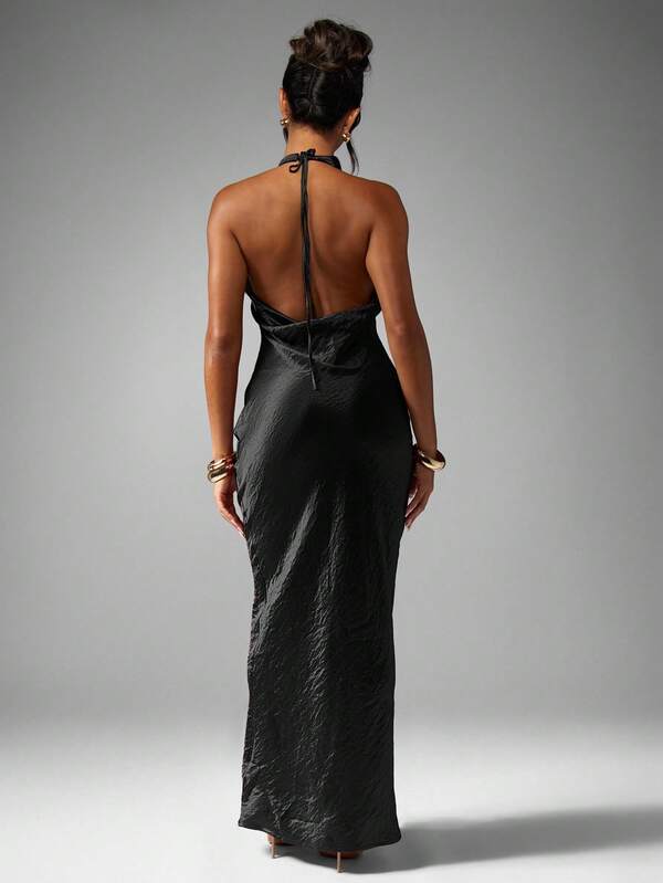 Missguided MISSGUIDED Textured Halter Neck Maxi Dress With Backless Design