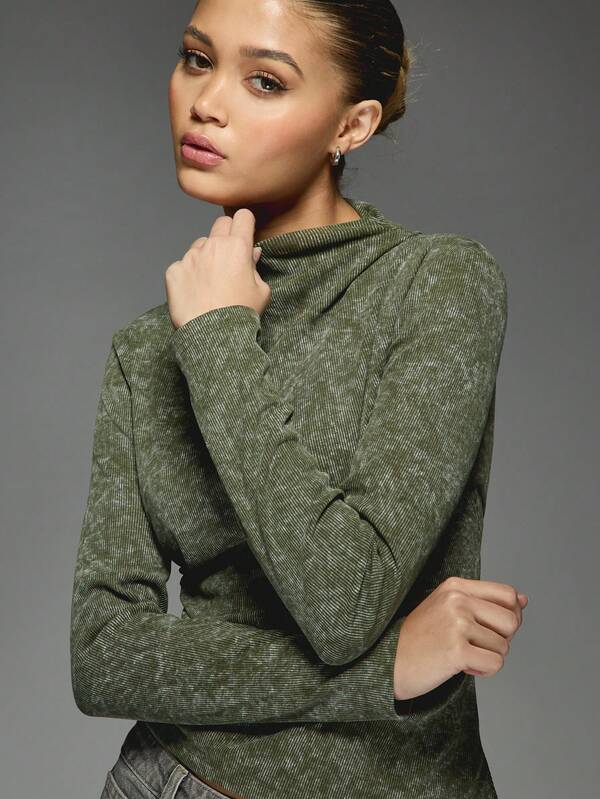 Missguided MISSGUIDED Textured Mock Neck Long Sleeve Irish-Themed Slim Fit Top Elegant St. Patrick's Day Party Wear Ribbed Knit Holiday Fashion Lucky Charm Green Celebration Essential