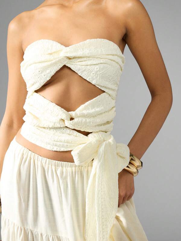 Missguided MISSGUIDED Textured Strapless Cutout Twist Knot Front Crop Top