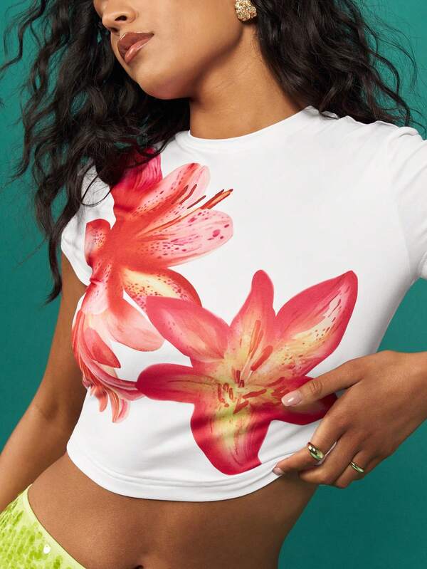Missguided MISSGUIDED Tropical Lily Floral Print Crop T-Shirt