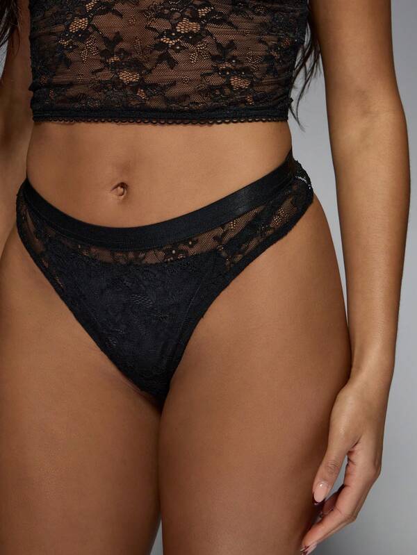 Missguided MISSGUIDED Two-Piece Lace Crop Top And Brief Set