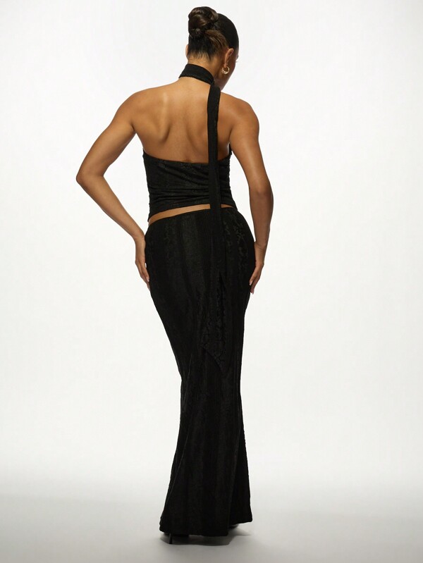 Missguided MISSGUIDED Two-Piece Velvet Set Halter Neck Crop Top Maxi Skirt