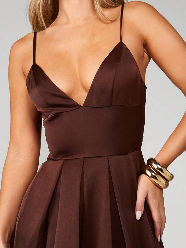 Missguided MISSGUIDED V-Neck Pleated Mini Dress With Straps