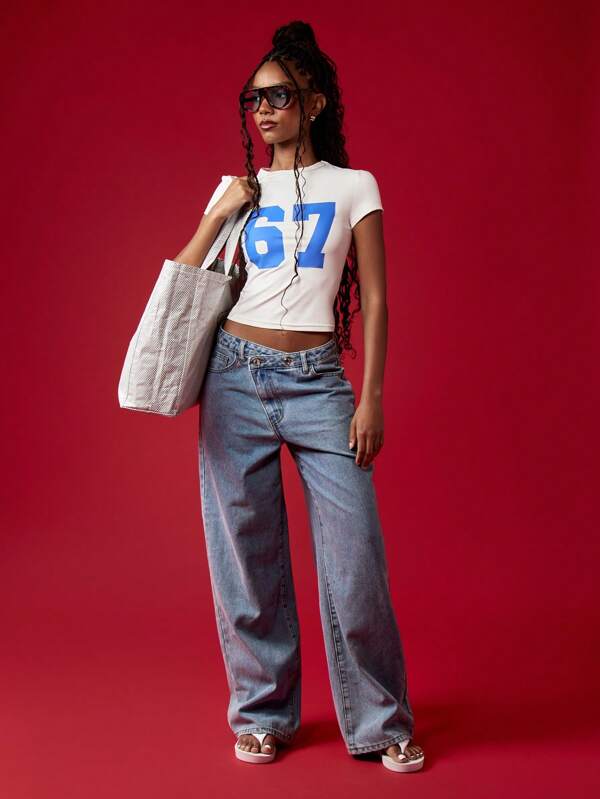 missguided MISSGUIDED Varsity Number Print Fitted Crop Top Y2K Style Graphic Tee