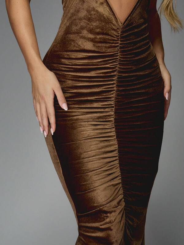 Missguided MISSGUIDED Velvet Off-Shoulder Cut-Out Ruched Front Bodycon Midaxi Dress