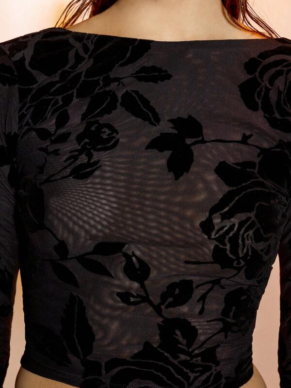 Missguided MISSGUIDED Velvet Rose Print Crop Top And Mini Skirt Set