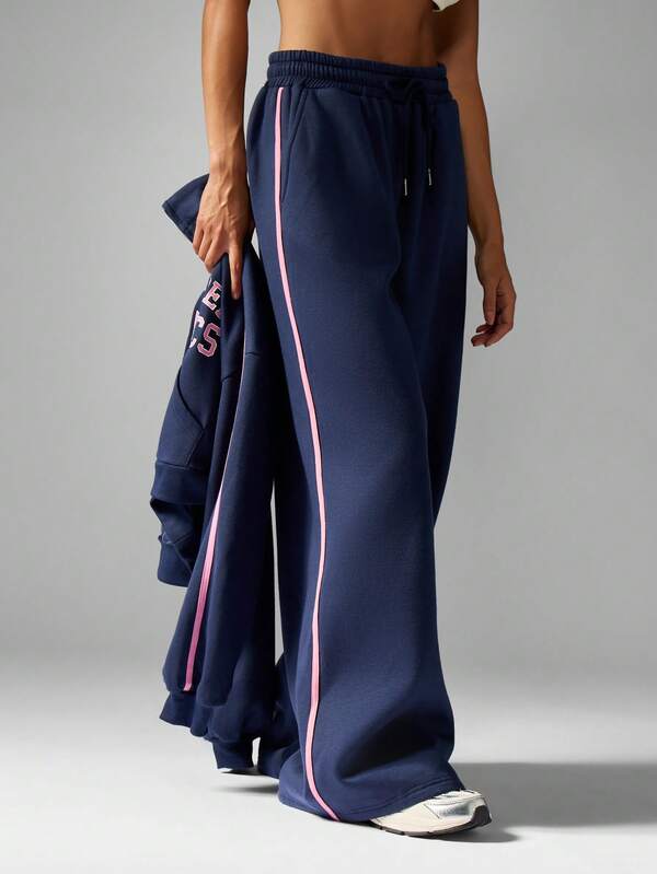 Missguided MISSGUIDED Wide Leg Sweatpants With Graphics And Side Stripes