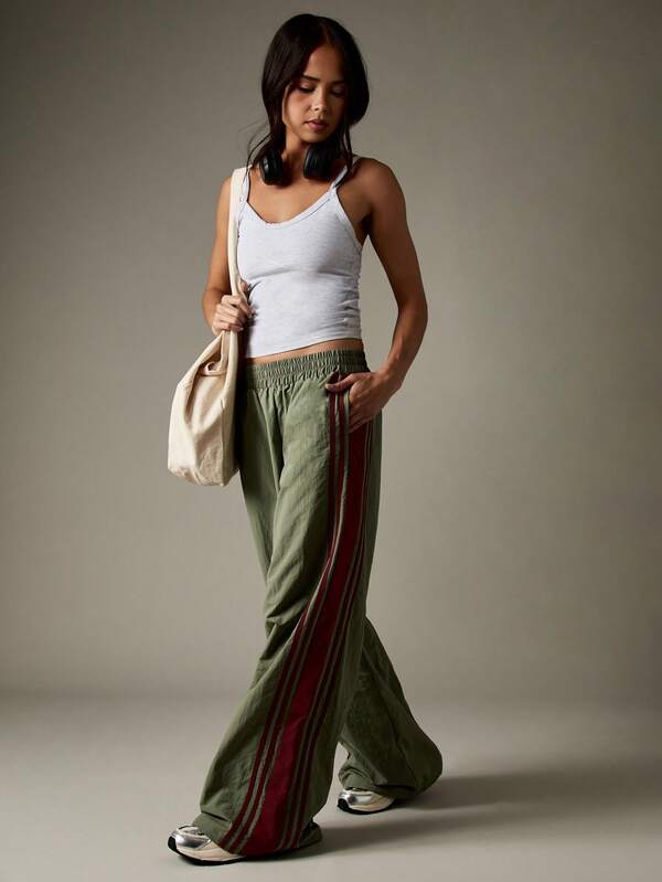 missguided MISSGUIDED Wide Leg Track Pants With Side Stripes missguided MISSGUIDED Wide Leg Track Pants With Side Stripes