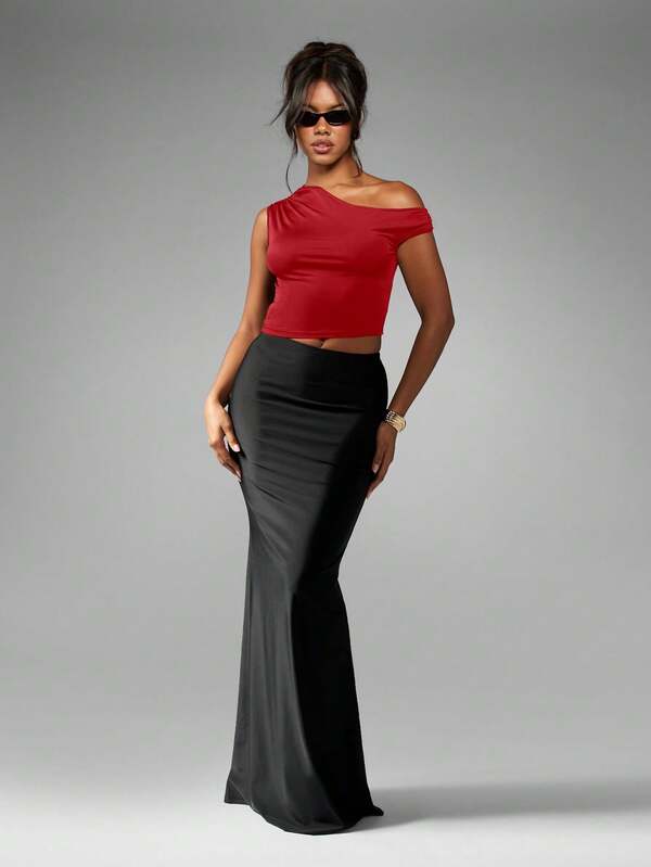 Missguided MISSGUIDED Women Tops Form-Fitting Asymmetric Off Shoulder Crop Top