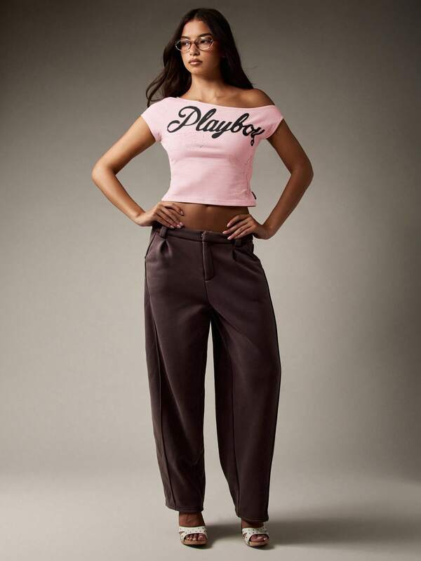 Missguided Missguided X Playboy MISSGUIDED Off Shoulder Logo T Shirt With Cropped Length
