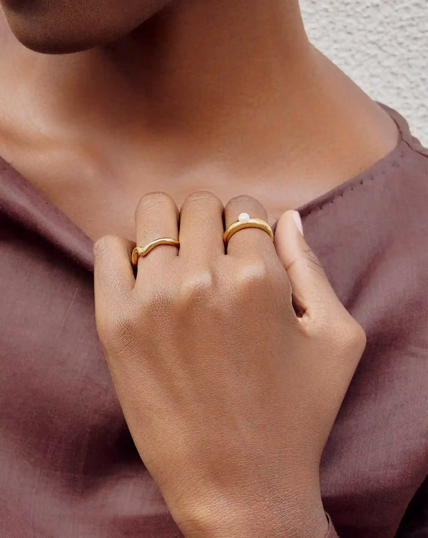 Missoma Button Pearl Classic Stacking Ring | 18ct Gold Vermeil/Pearl