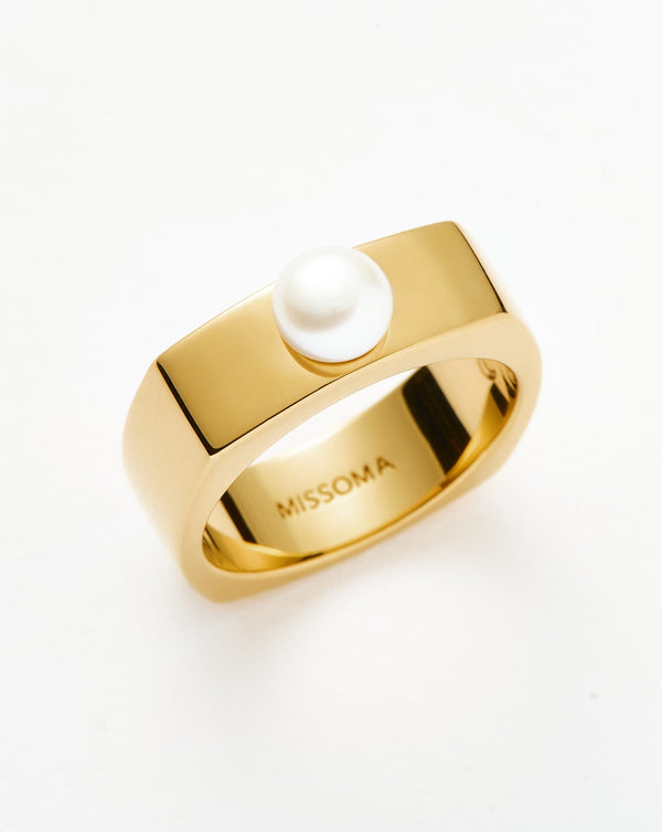 Missoma Button Pearl Square Chunky Ring | 18ct Gold Vermeil/Pearl