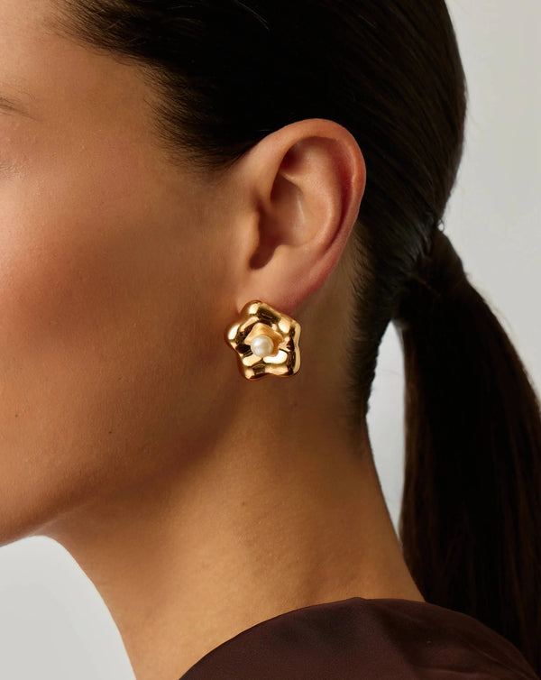 Missoma Eny Puffy Daisy Oversized Stud Earrings | Gold/Pearl