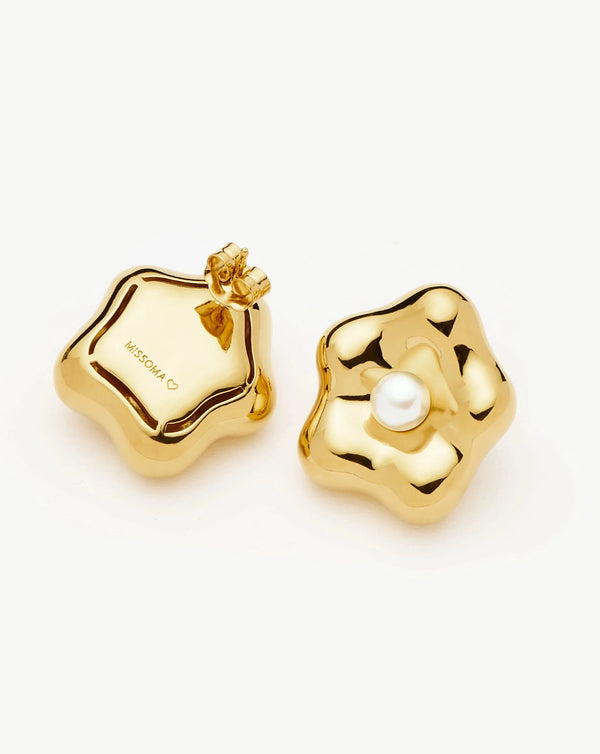 Missoma Eny Puffy Daisy Oversized Stud Earrings | Gold/Pearl