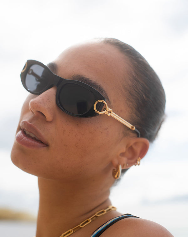 Missoma Le Specs Hydrus Link Oval Sunglasses | Black