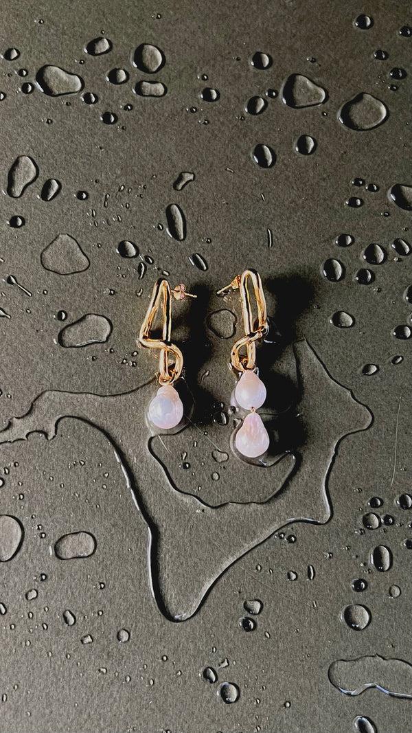 Missoma Molten Baroque Pearl Mismatch Drop Earrings