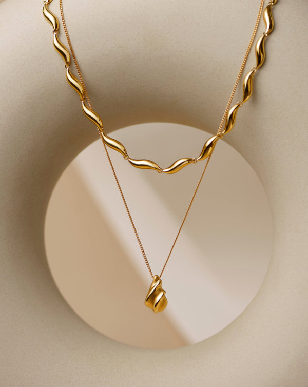 Missoma Savi Ridge Droplet Pendant Necklace | 18ct Gold Plated