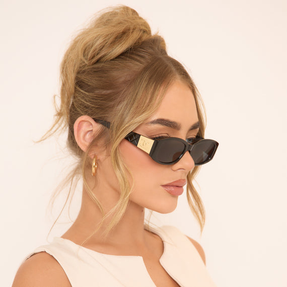 missyempire Gold Side Logo Detail Square Shaped Sunglasses In Black missyempire Gold Side Logo Detail Square Shaped Sunglasses In Black