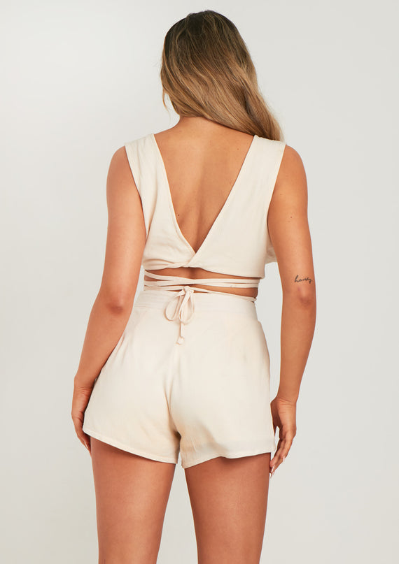 Missyempire Kariss Ivory Linen Look Floaty Shorts