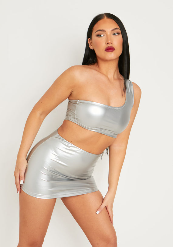 missyempire Nikita Silver Metallic One Shoulder Crop Top