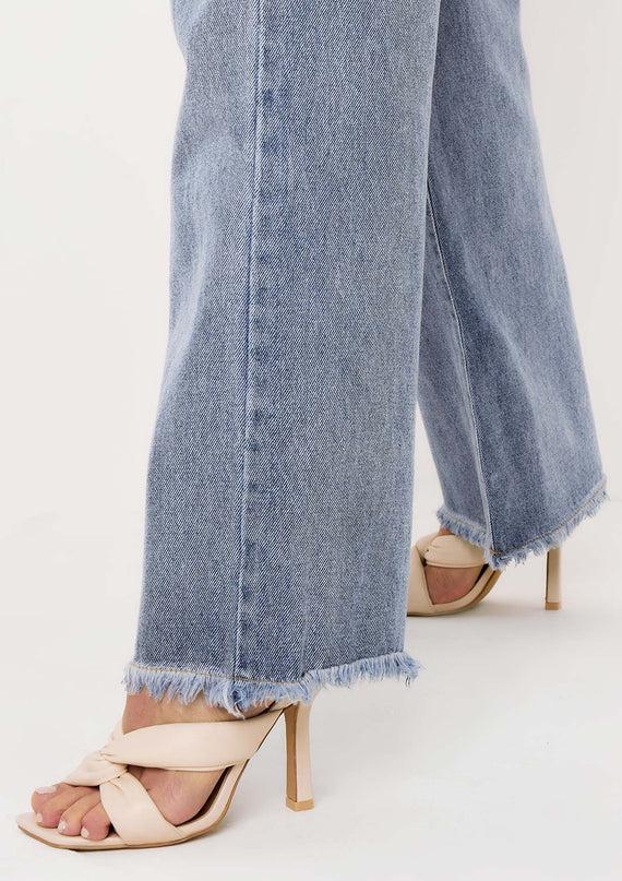 Missyempire Phoebe Denim Light Wash Frayed Raw Hem Jeans