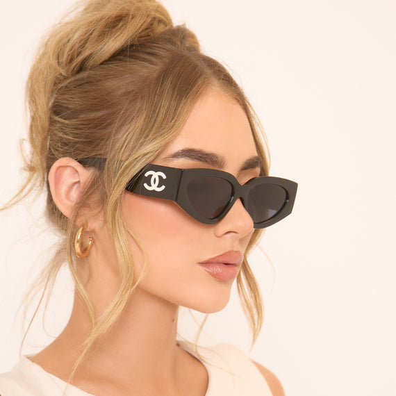 missyempire Side Logo Detail Angular Shaped Chunky Frame Sunglasses In Black missyempire Side Logo Detail Angular Shaped Chunky Frame Sunglasses In Black