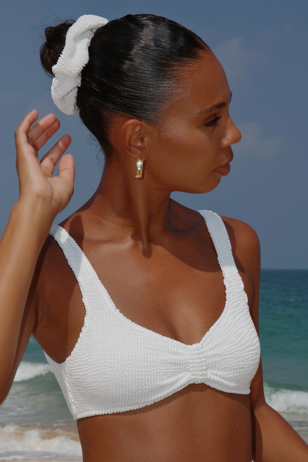 Moda Minx 'White' Scrunch Scrunchie