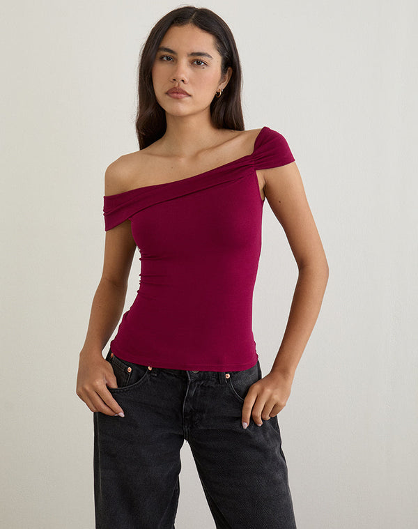 motel rocks Cuthbe Off the Shoulder Twist Top in Burgundy