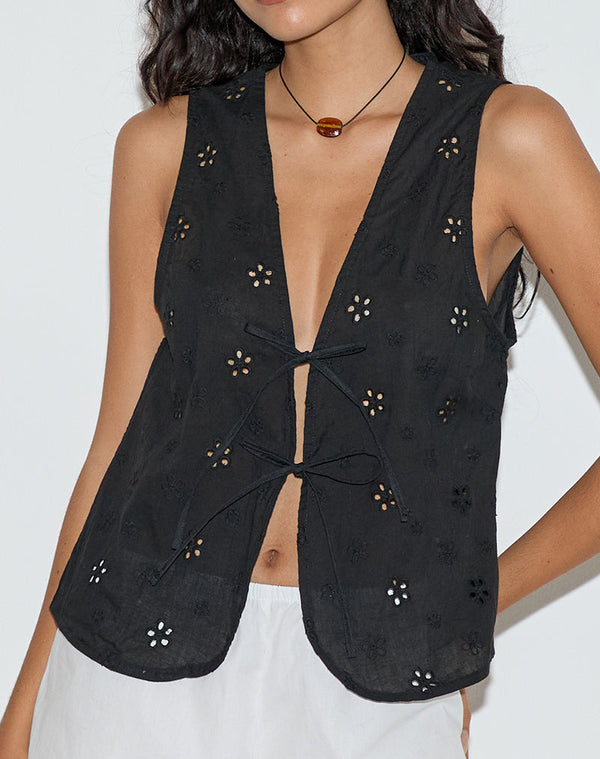 Motel Rocks Kayve Top In Flower Broderie Black