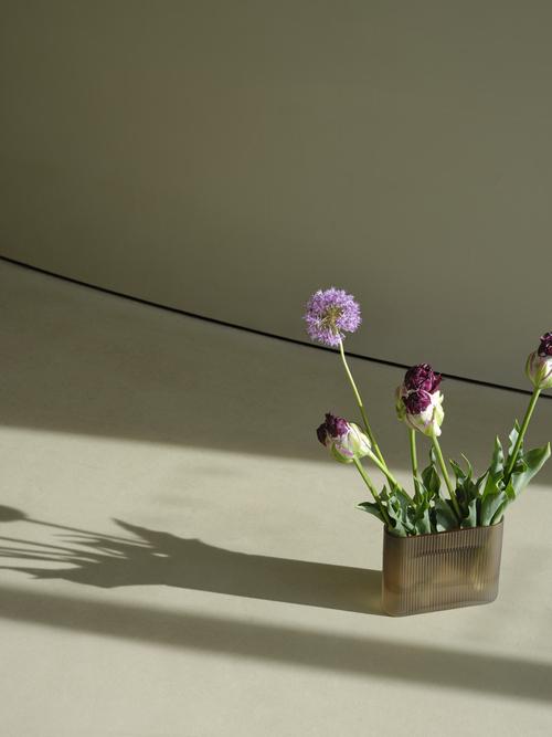 Muuto Ridge Vase | A Vase With A Sculptural Expression