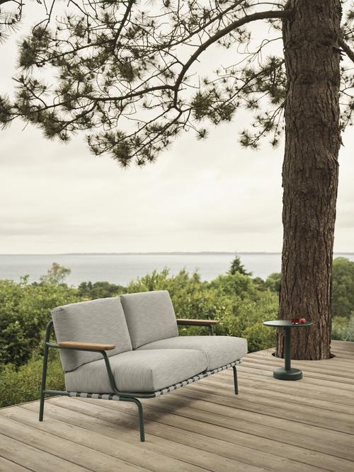 Muuto Settle Outdoor Sofa W. Armrest | Comfort Meets Elegance
