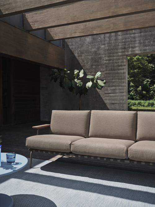 Muuto Settle Outdoor Sofa W. Armrest | Comfort Meets Elegance